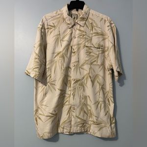 Men’s size large shirt. P to P 23”.